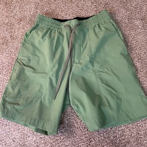 Men’s luluLemon 9” shorts, size small, solid green